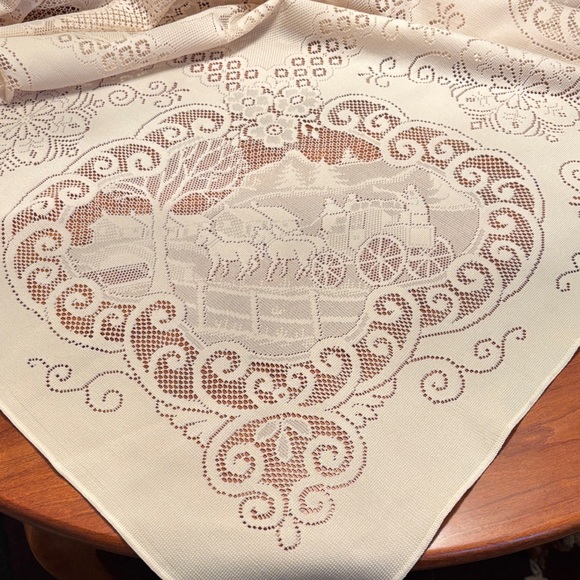 9’x5’ Cream Lace Tablecloth OR Craft Lace/ Fabric with Winter Scenes - Picture 2 of 6